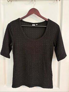 NWOT-GAP Black Scoop Neck Short Sleeve Textured Tee